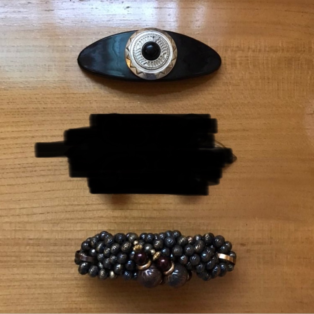 Vintage lot of 2 hair clips from the 1980s